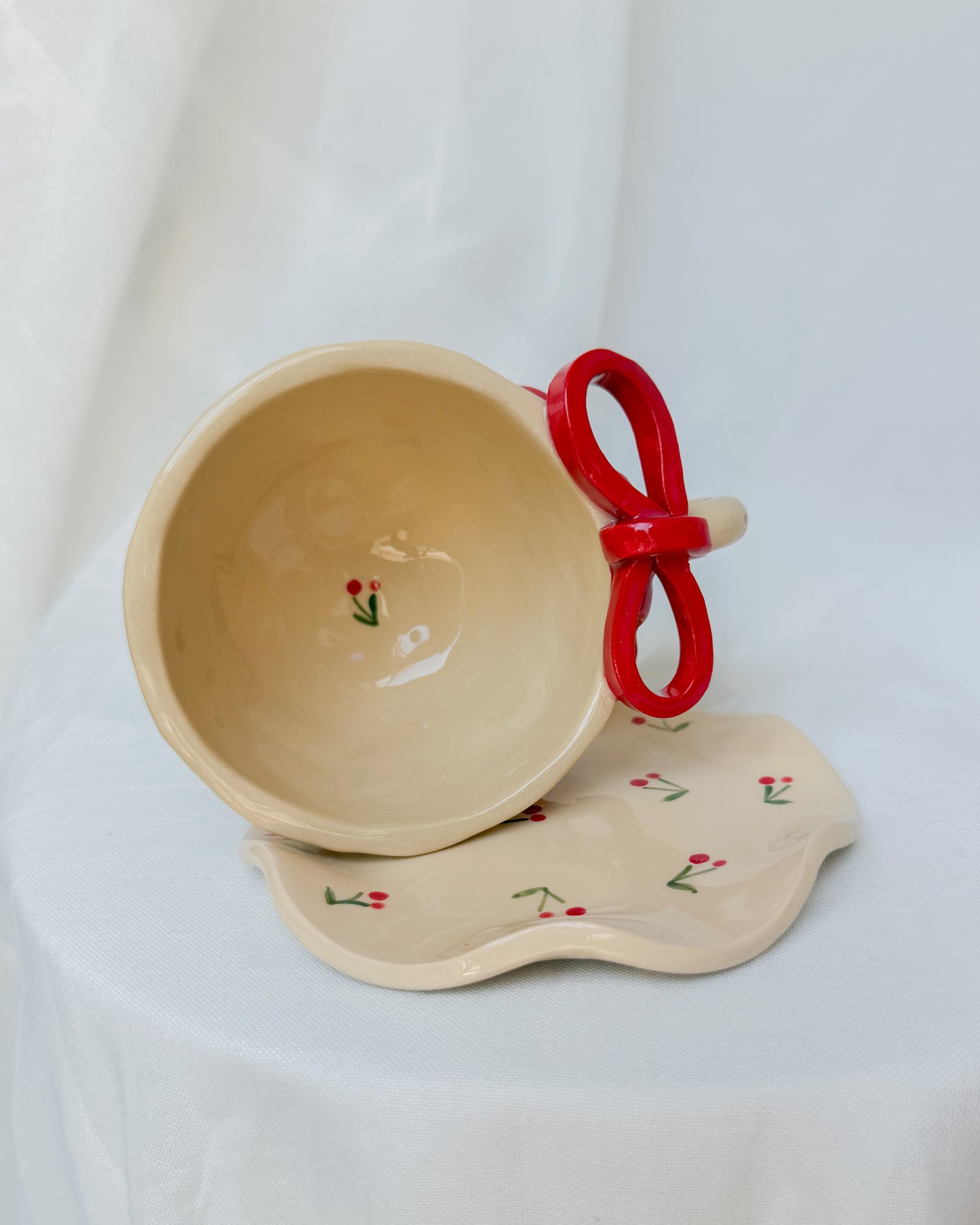 Cherry Red Ribbon Cup M