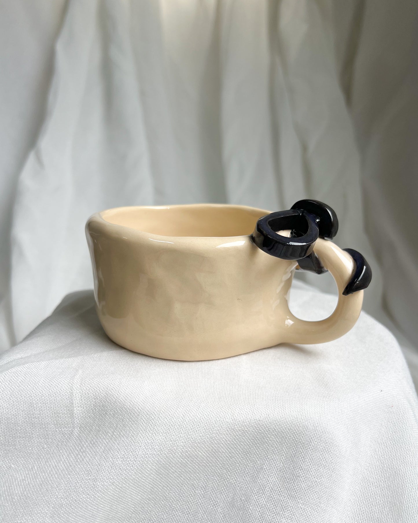 Ribbon Black I Mug M