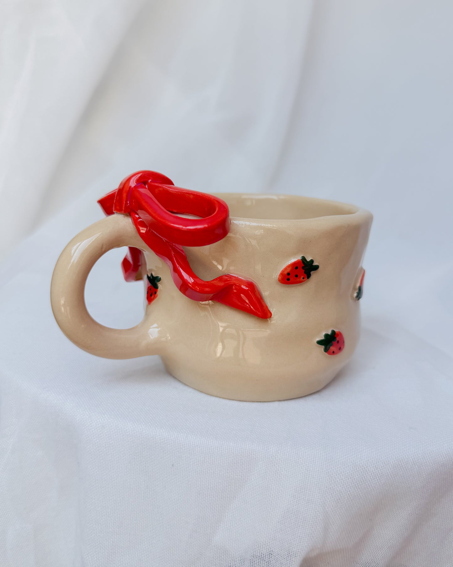 Wild Strawberry Ribbon Mug M