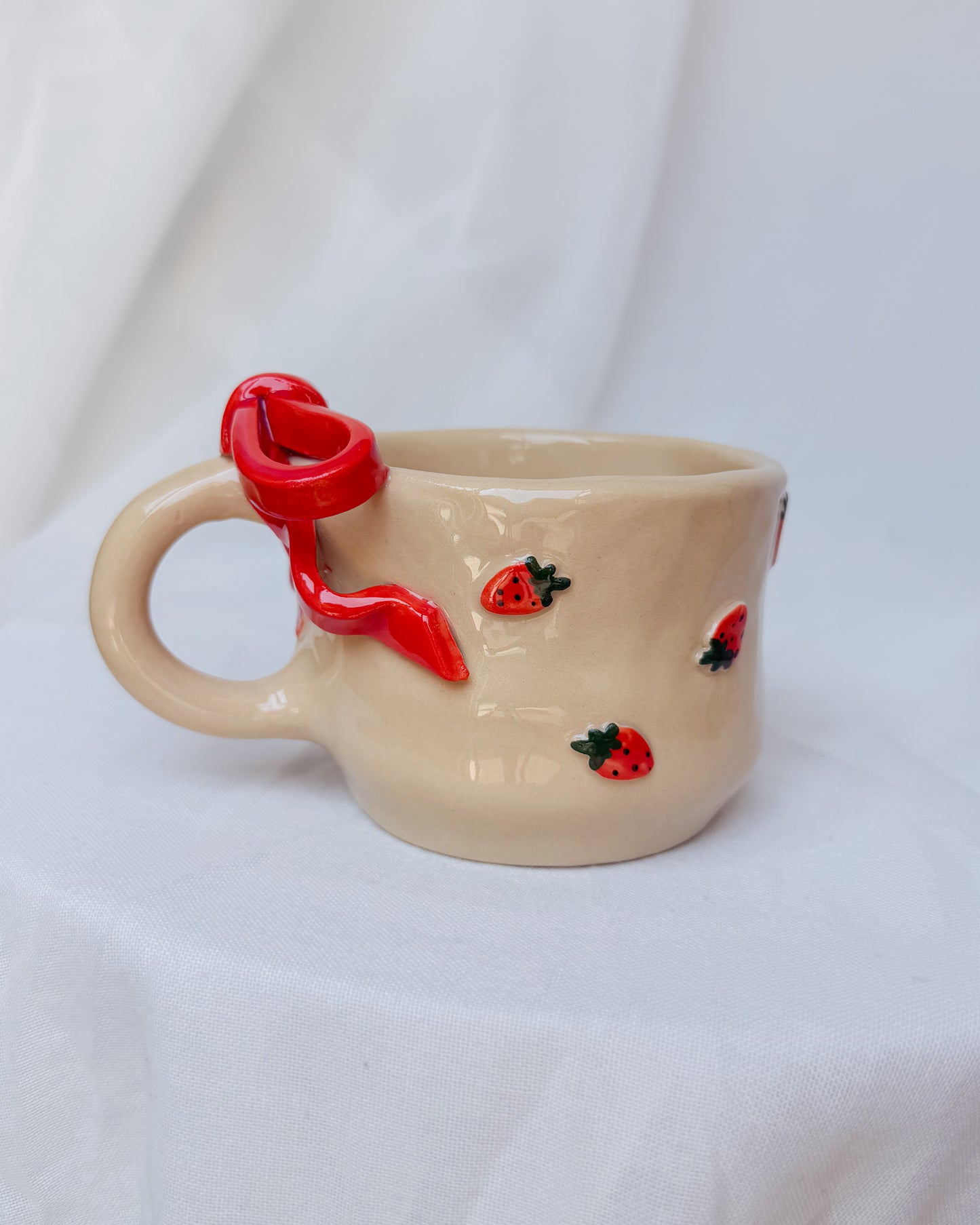 Wild Strawberry Ribbon Mug M