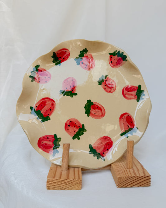 Strawberries Wavy Plate M